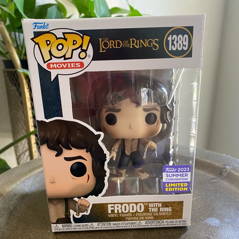 Lord of the rings Frodo with the ring funko pop